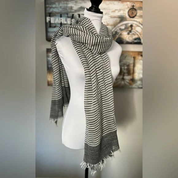 Stripped Scarf Grey and White Large Light Weight - Picture 1 of 5
